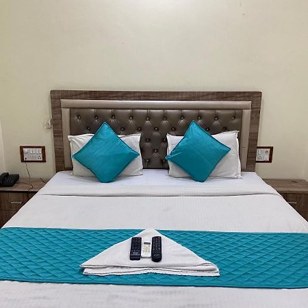 Hotel Apsara- Near J J Hospital Мумбаї Екстер'єр фото