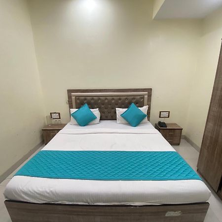 Hotel Apsara- Near J J Hospital Мумбаї Екстер'єр фото