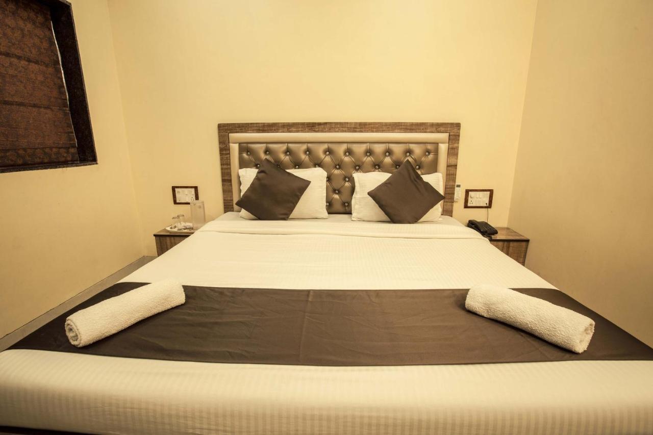 Hotel Apsara- Near J J Hospital Мумбаї Екстер'єр фото